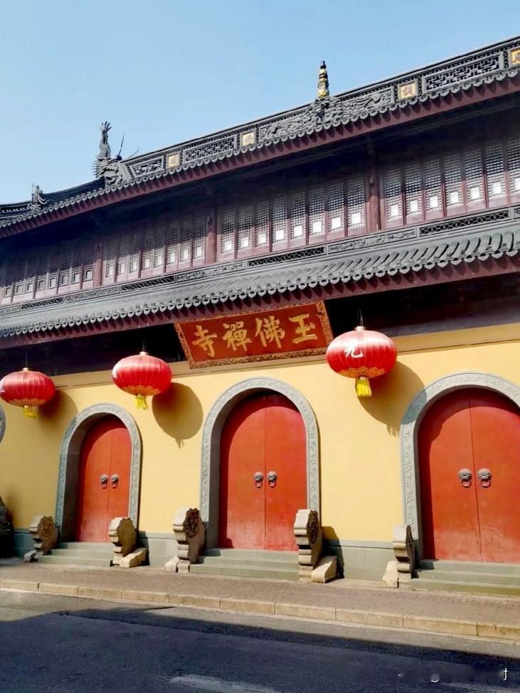 上海玉佛寺｜闹市里的千年禅意，一眼就心静了
 
在繁华上海的中心，藏着一座闹中取