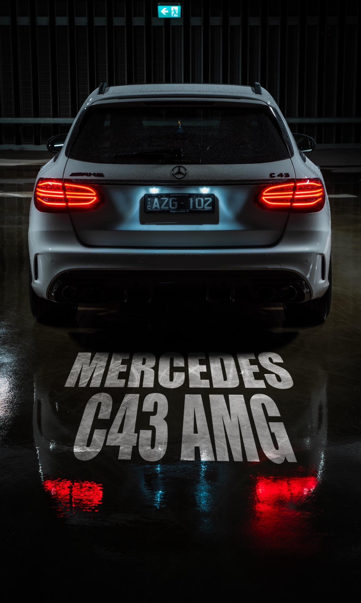 C43 AMG旅行版。很多朋友问我为什么喜欢旅行车，我曾看到过有人说瓦罐车是诗和远方的象征，开着旅行版的性能车出门旅游你永远不用担心动力和空间