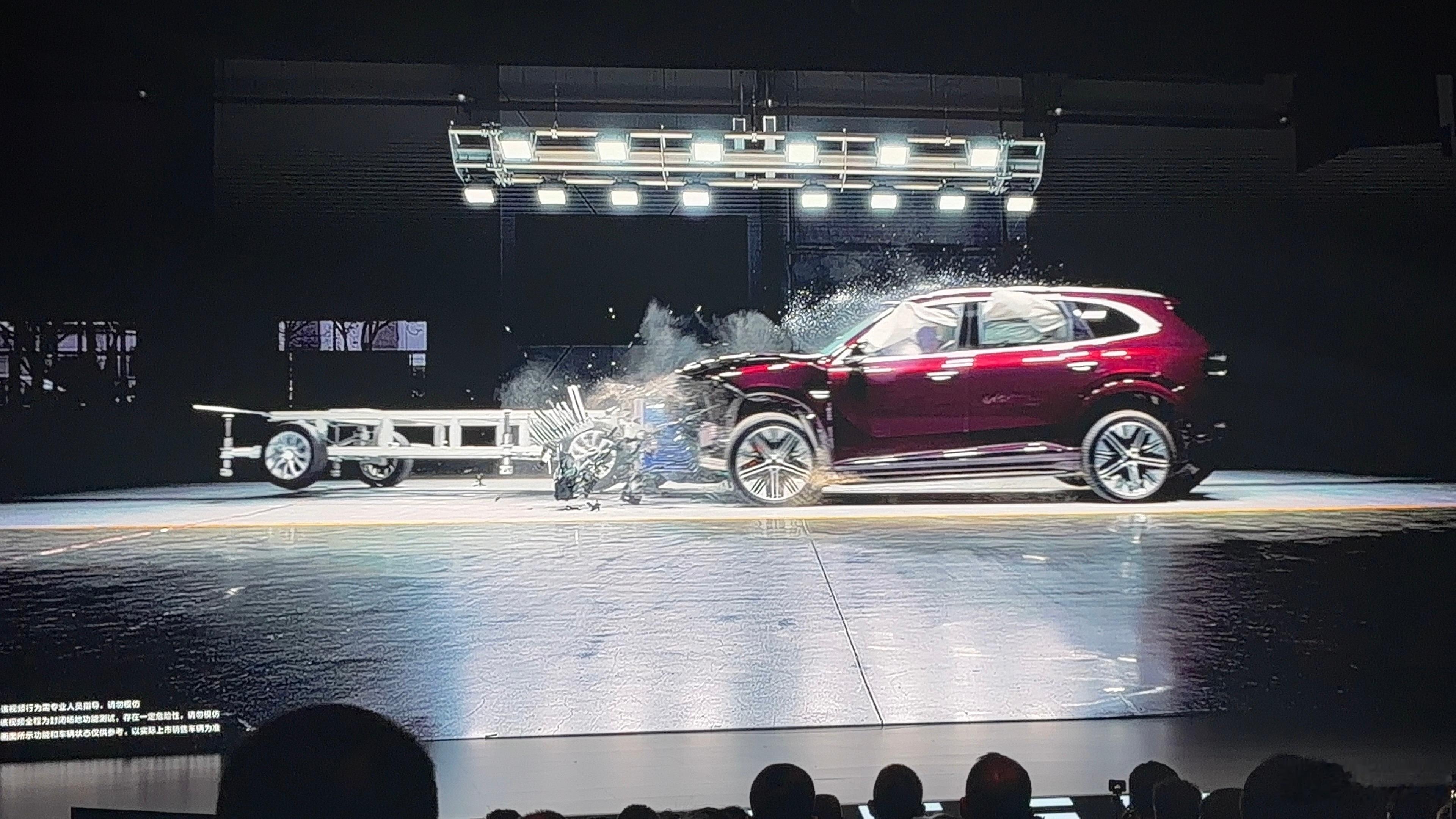 太硬了，同一台车连续7撞，这样的安全性还能说啥？极氪8X新公路之王新公路之王极氪