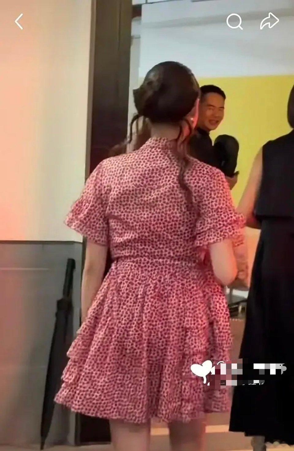 艾米这背影真是虎背熊腰的 