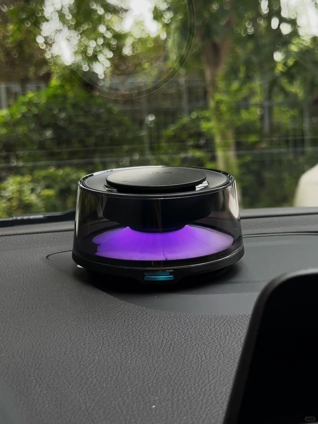 🚗✨我觉得观景香熏属于那种“买前觉得没必要，装上又舍不得拿掉”的小物件。它的优