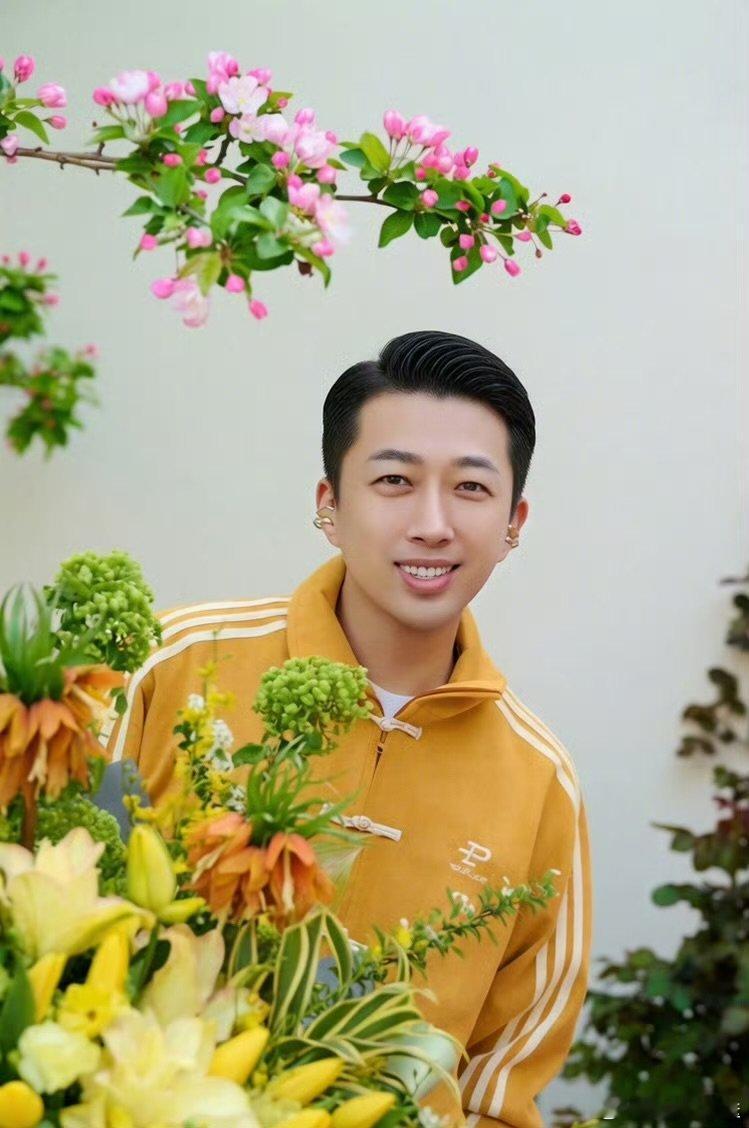 于正要把AI剧做到震撼内娱不恋热度不做谈资，于正专注深耕剧集创作，全力推进AI剧