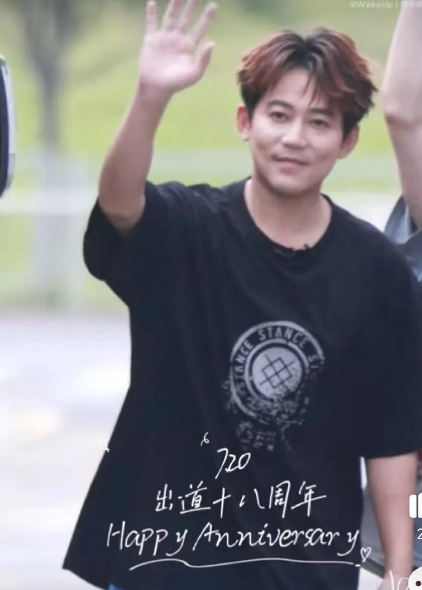 披荆斩棘二公选曲，选曲新意不大，看的就是不同的歌手在演绎！
快乐老咖演唱《姗姗》