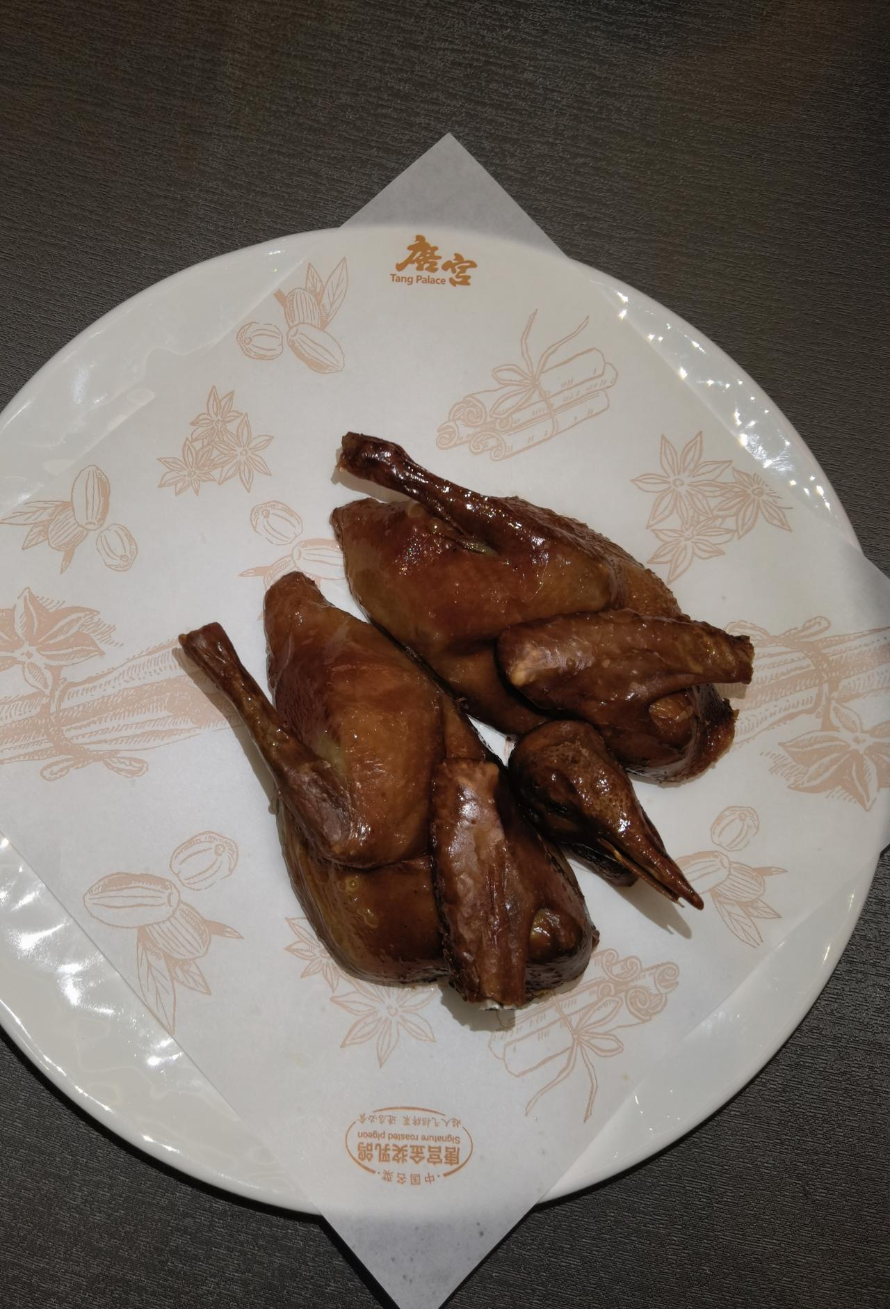 美食——唐宫乳鸽
每次到北京，只要有时间一定要吃的美食。到北京的次数越来越少了，