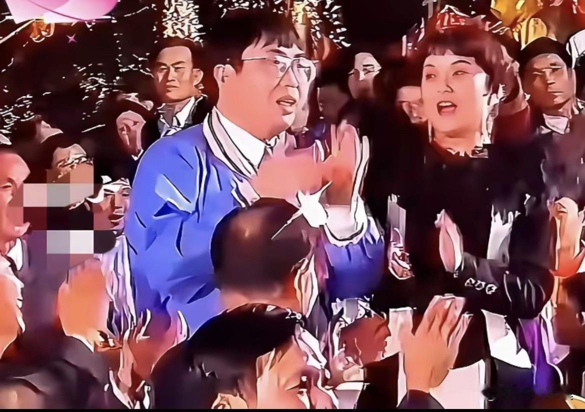 “棋圣”聂卫平与第二任妻子王静在在央视节目《五环夜话》中共同演唱歌曲的一幕，当时