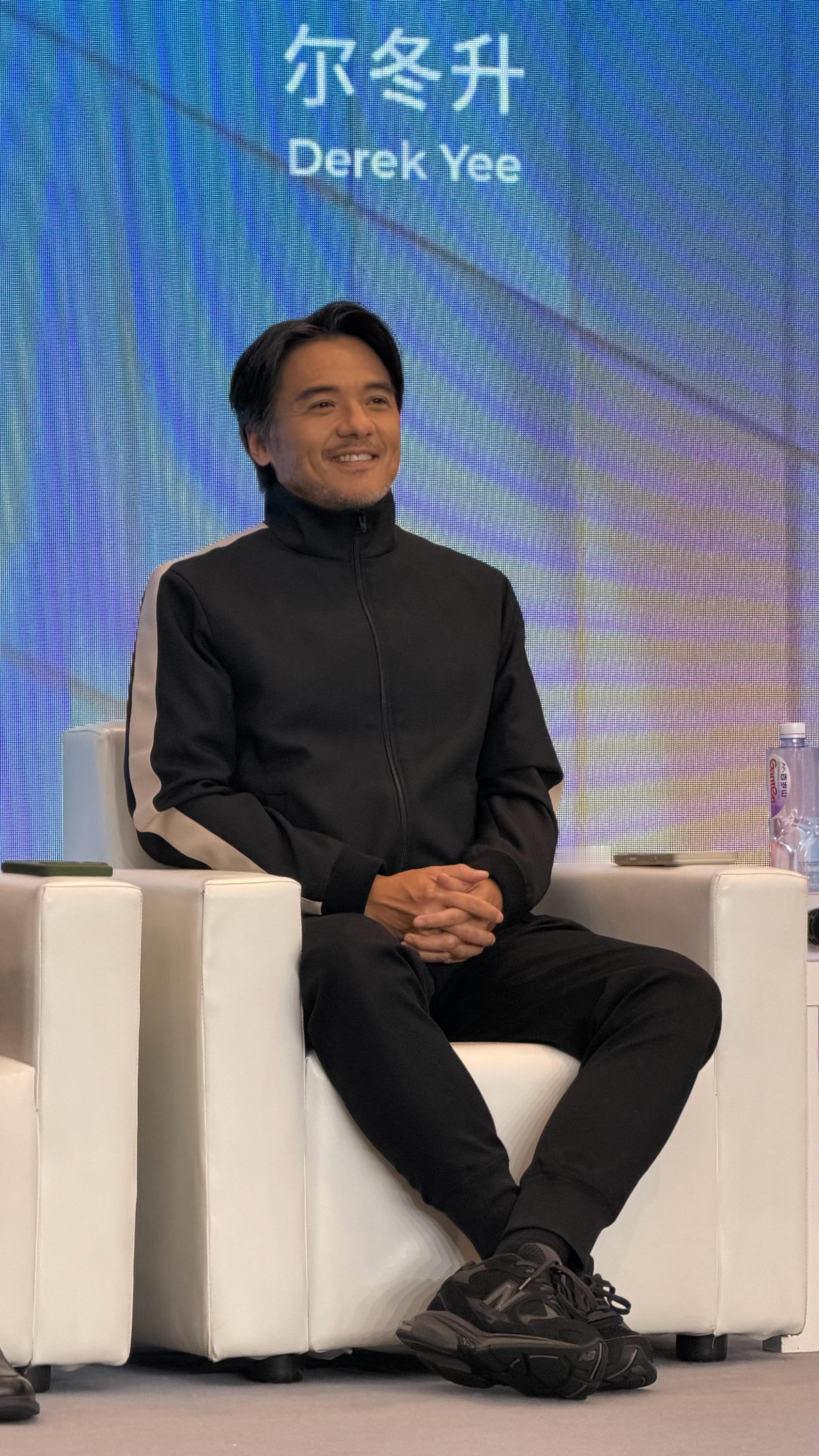 第一次见到冯德伦本人，我想说正是高中时买足球杂志看到他拍的曼秀雷敦的广告，才开始