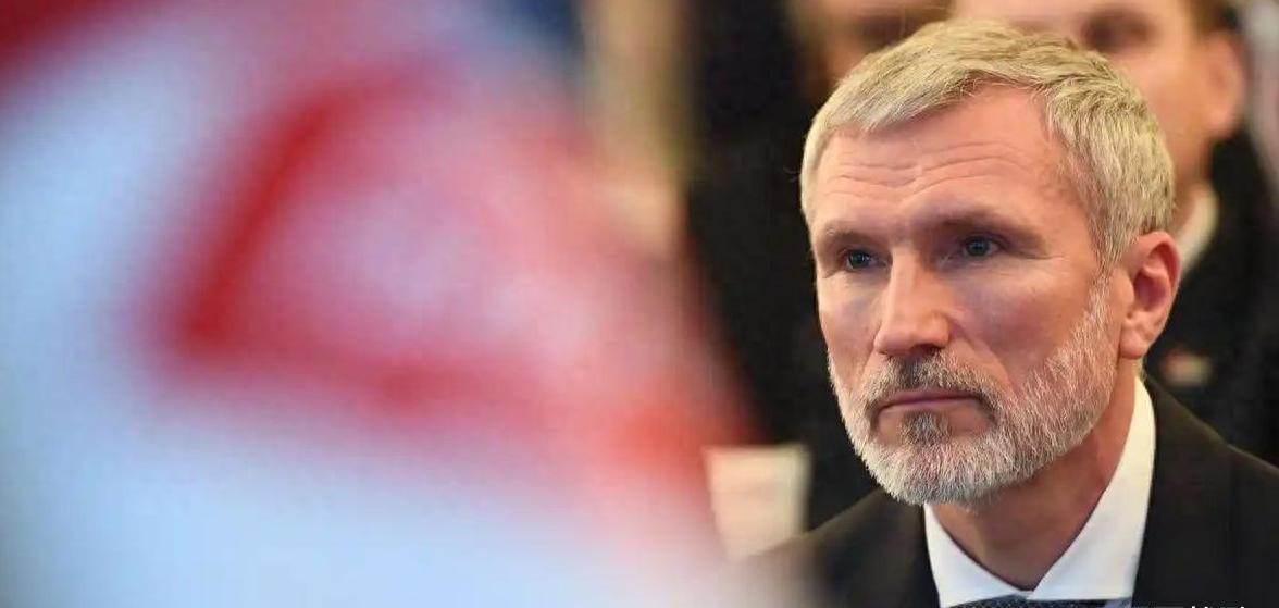 刚出炉的“和平协议”被主战派副主席一句“战场上见，”霸气给挡回去了。
近日，俄罗