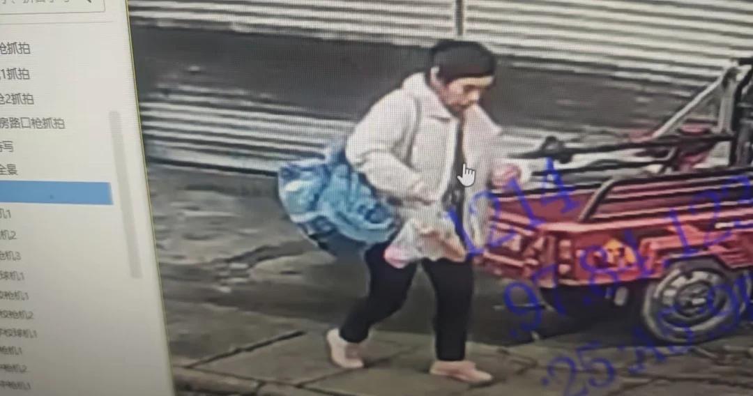 寻人启事
我妈妈昨天下午两点到三点之间走失了。往石牌同马大堤方向走了，那段路口没