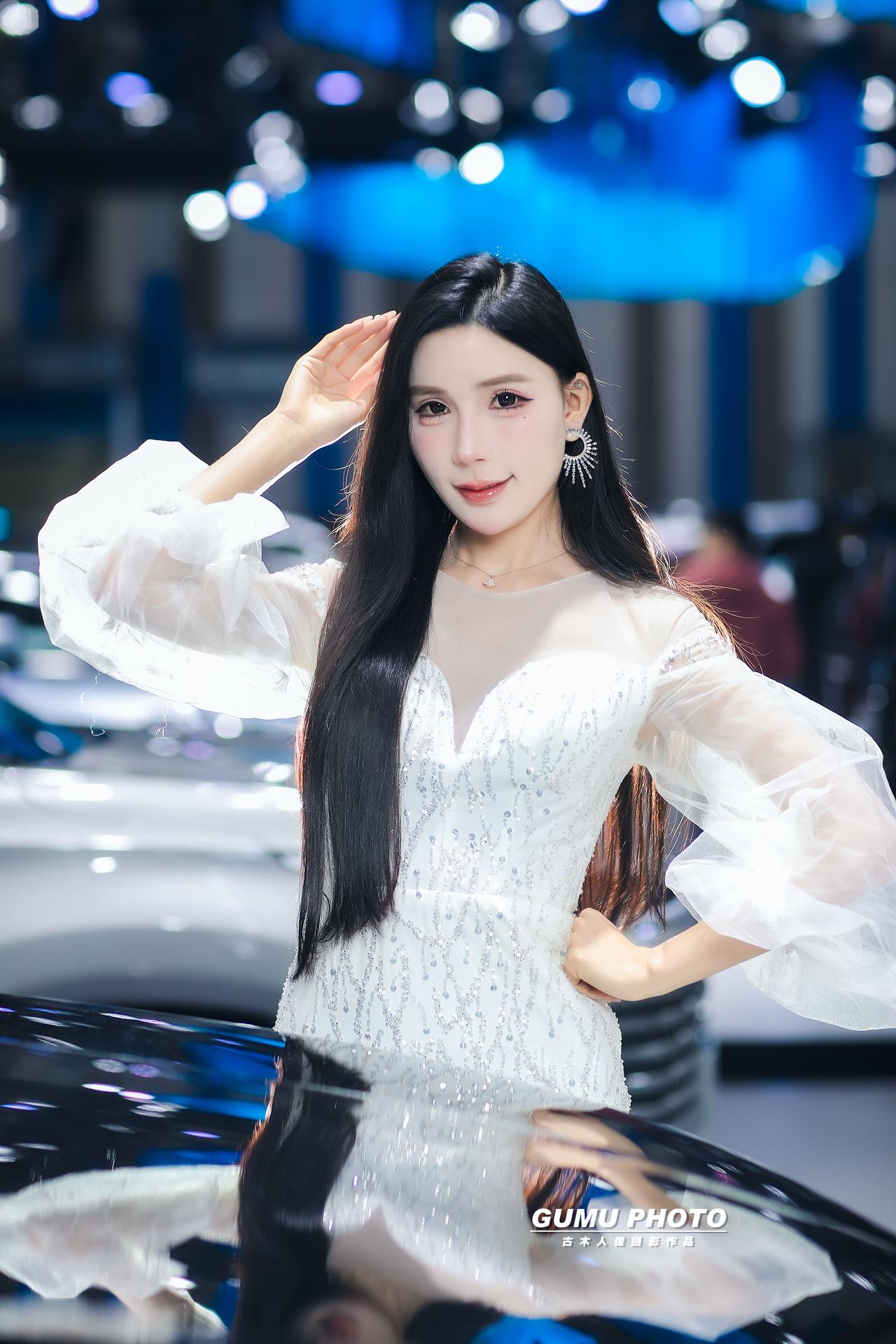2025贵阳汽车文化节星途展台模特小姐姐
