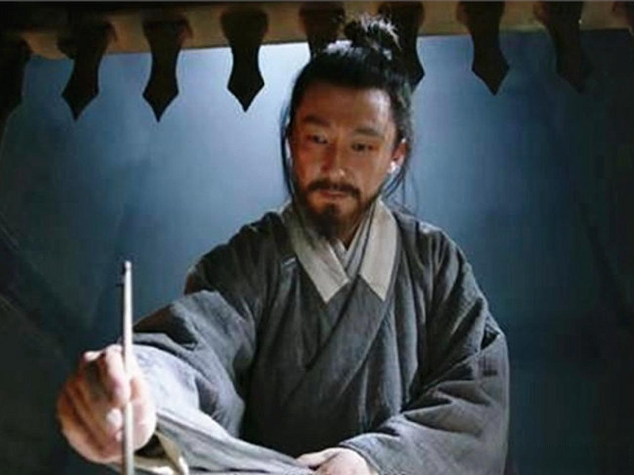 于谦才刚在崇文门外被处决，孙太后的懿旨便送进了奉天殿。

刀落血溅的那一刻，崇文