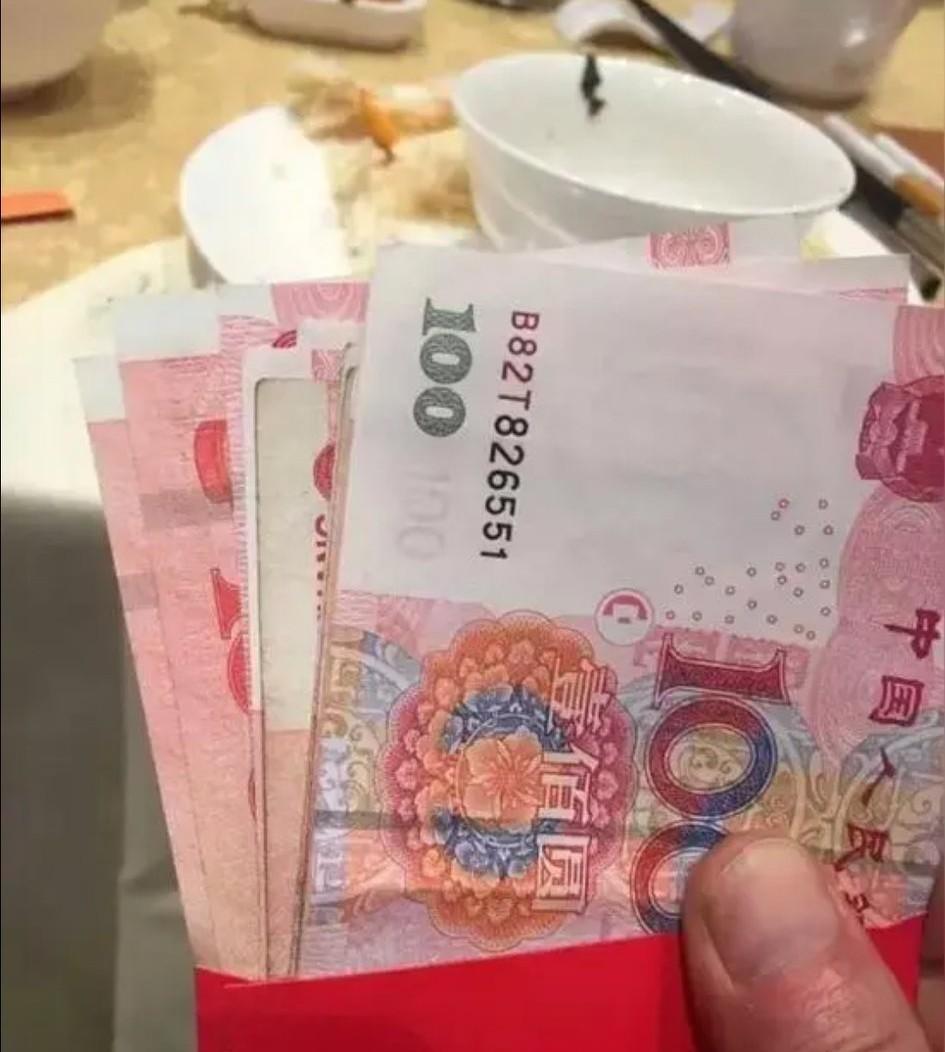 儿子今年高三，又是18周岁的年龄，可以说这个年过得轰轰烈烈。一边年前紧张的学习，