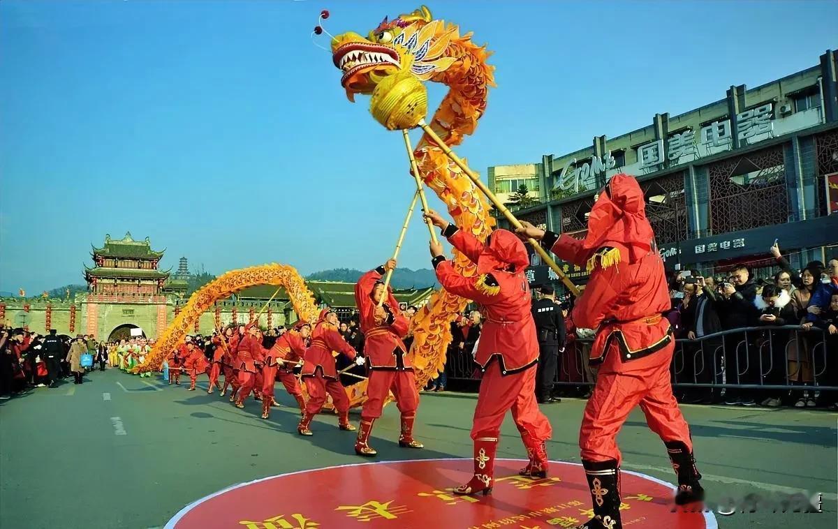 从古至今不管是在中国，还是在古希腊，所有的政体分分合合，但最后能够对其产生决定性