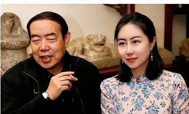 一条突然消息，当代著名女诗人“贾浅浅”，被西北大学连续重罚，最严厉的是……把她的