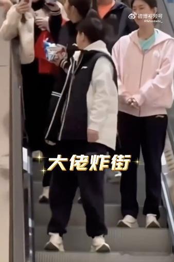 #乒乓球果然是顶流啊##奥运会# 咱就是说这个世界上还有哪个男团女团出街，能有这