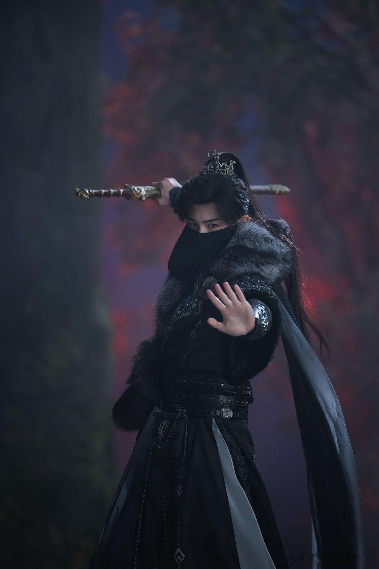 郭俊辰 我是个外人郭俊辰作为“外人”，时不时展现出些许幽默的情感波动，让剧中的氛