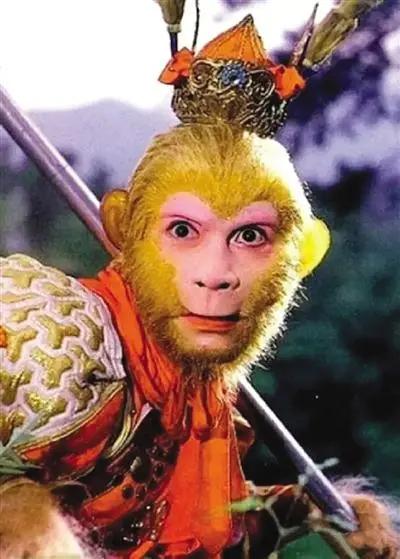 后人难以超越的20大经典形象：

1、六小龄童饰演的孙悟空
2、王刚饰演的和珅