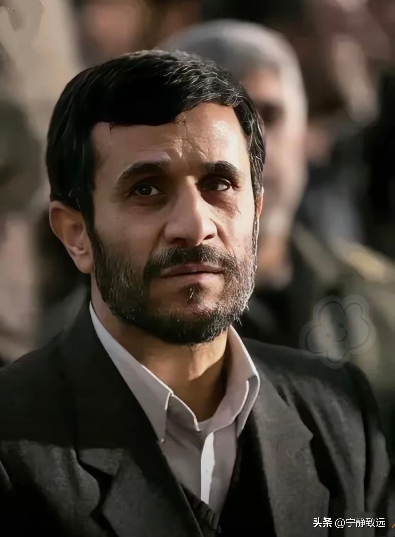 这次伊朗反击美国的行动。
伊朗用20架无人机和3枚导弹袭击巴林美国空军基地，摧毁