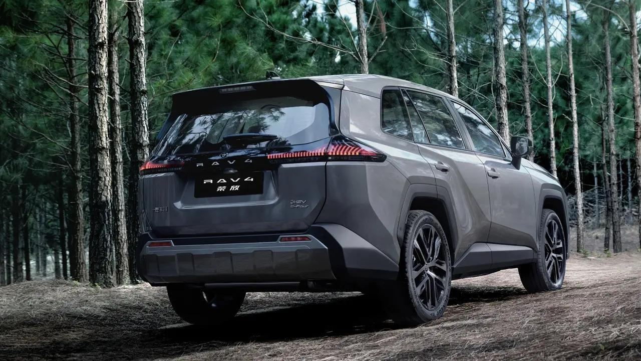 全球第六代荣放中国交付备受关注全球第六代荣放新车全系标配15.6英寸2.5K中控