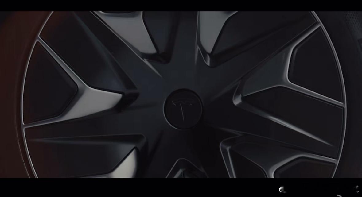 特斯拉 Model Y L 开始预热了，感觉这两天就会发布，按照特斯拉习惯肯定是