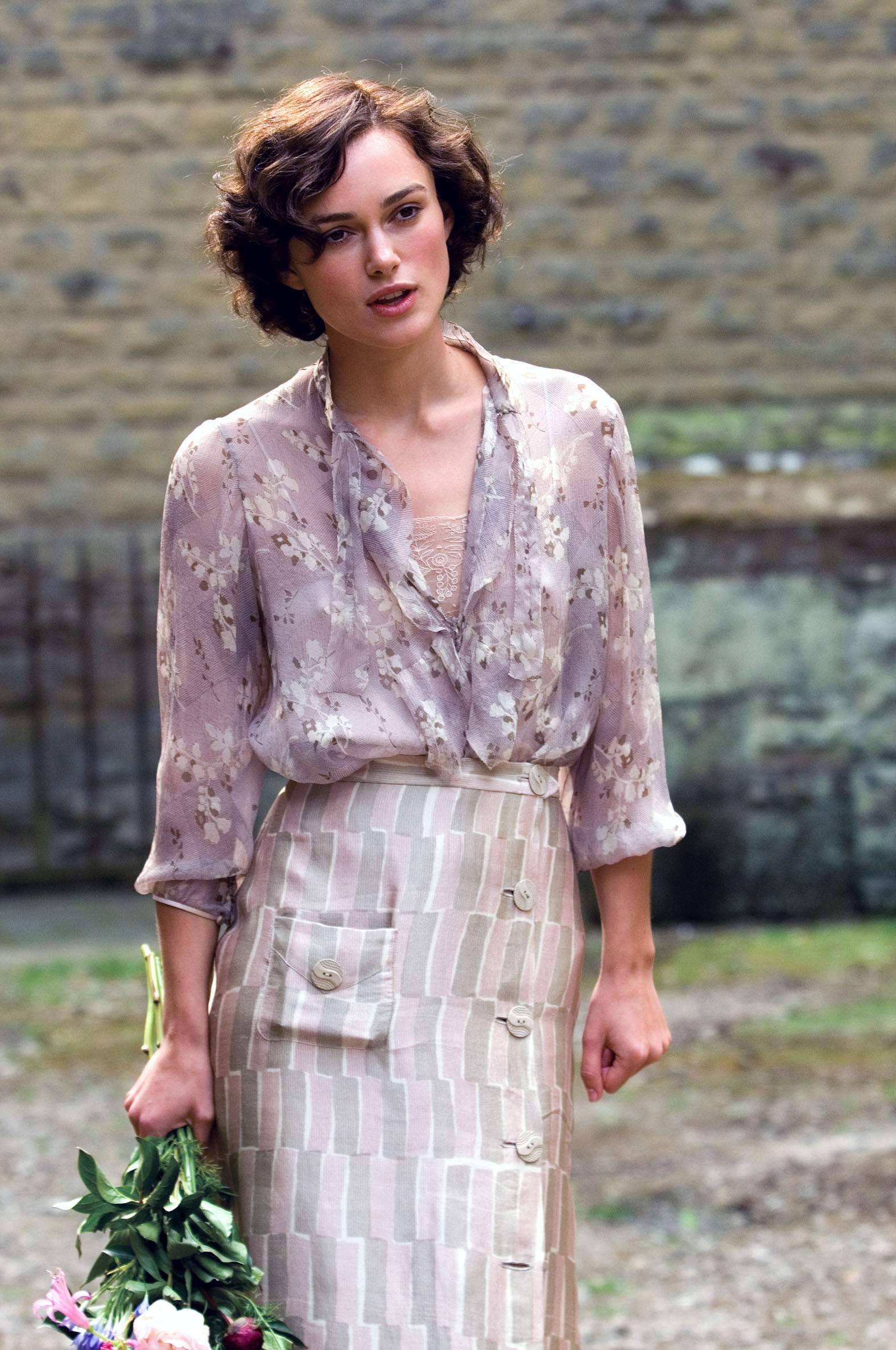 今天是“英伦玫瑰”凯拉·奈特莉的41岁生日~至爱她主演的《赎罪》《傲慢与偏见》《