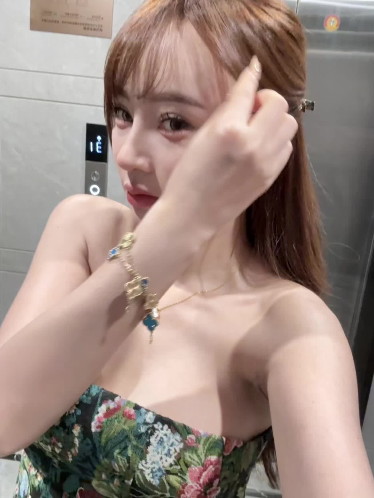 时间见证了太多失去和拥有 我从来都不是一个坚强的女孩子