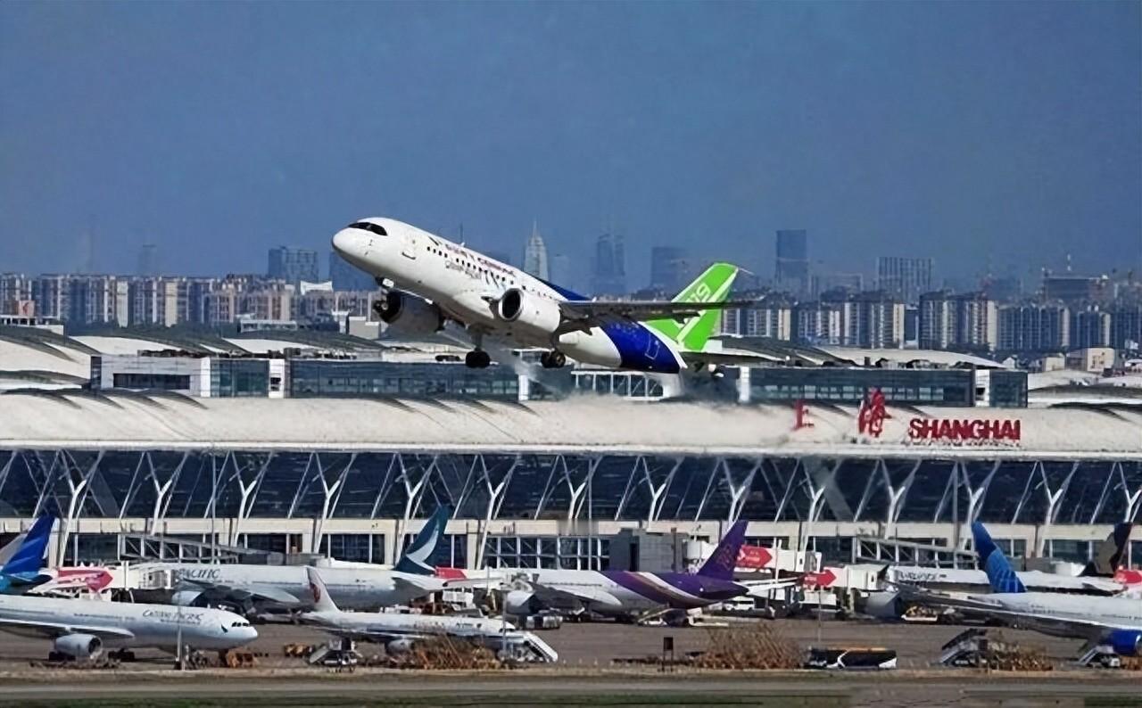 等了七年，证还没来。C919干脆先不等了。8月12日16时58分，经历1小时41