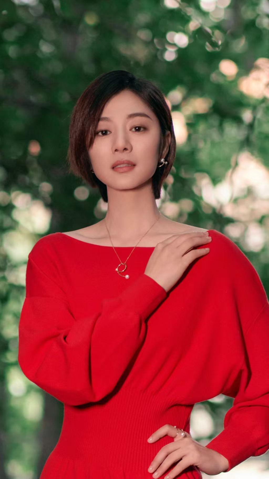 王真儿（原名王振），1988年生于江苏徐州，毕业于南京财经大学，内地女演员。凭借
