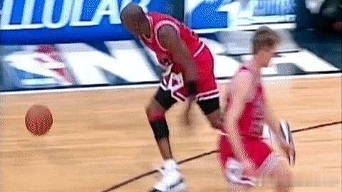 《NBA抢断王和助攻王约翰·斯托克顿，谈到了迈克尔·乔丹和勒布朗·詹姆斯之间的差