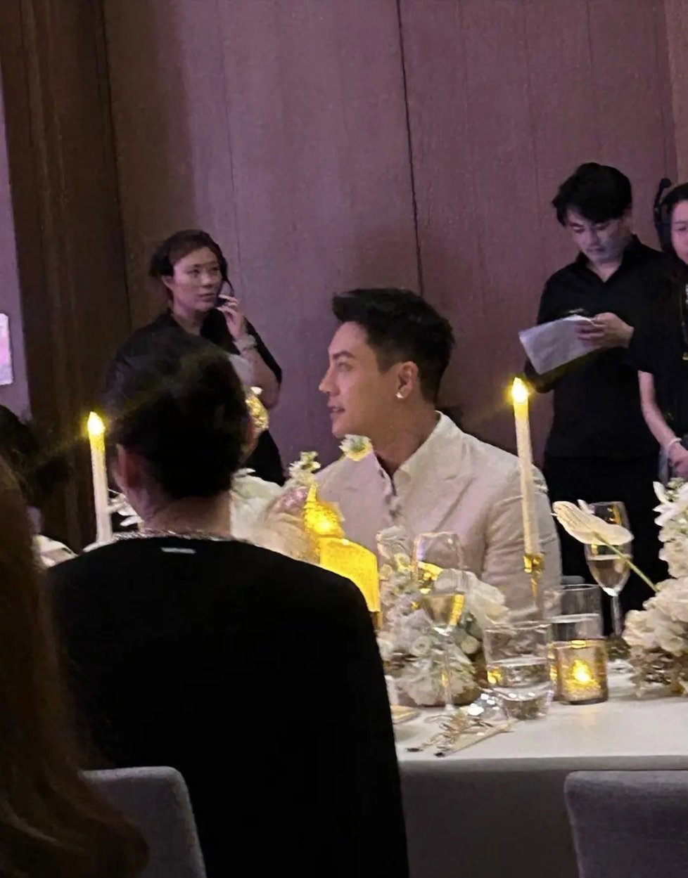 陈伟霆这不是挺帅的嘛，怎么和赵露思的路透里那么油腻的感觉 ​​​