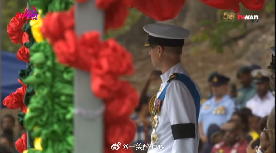 [无聊]英国时间这会儿是凌晨，正要睡觉呢，结果爱德华这会早上九点多在参加巴布亚新