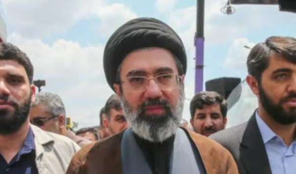 伊朗新任最高领袖穆杰塔巴上任一个多月来，始终没有露过面，外界的普遍猜测是其受伤所