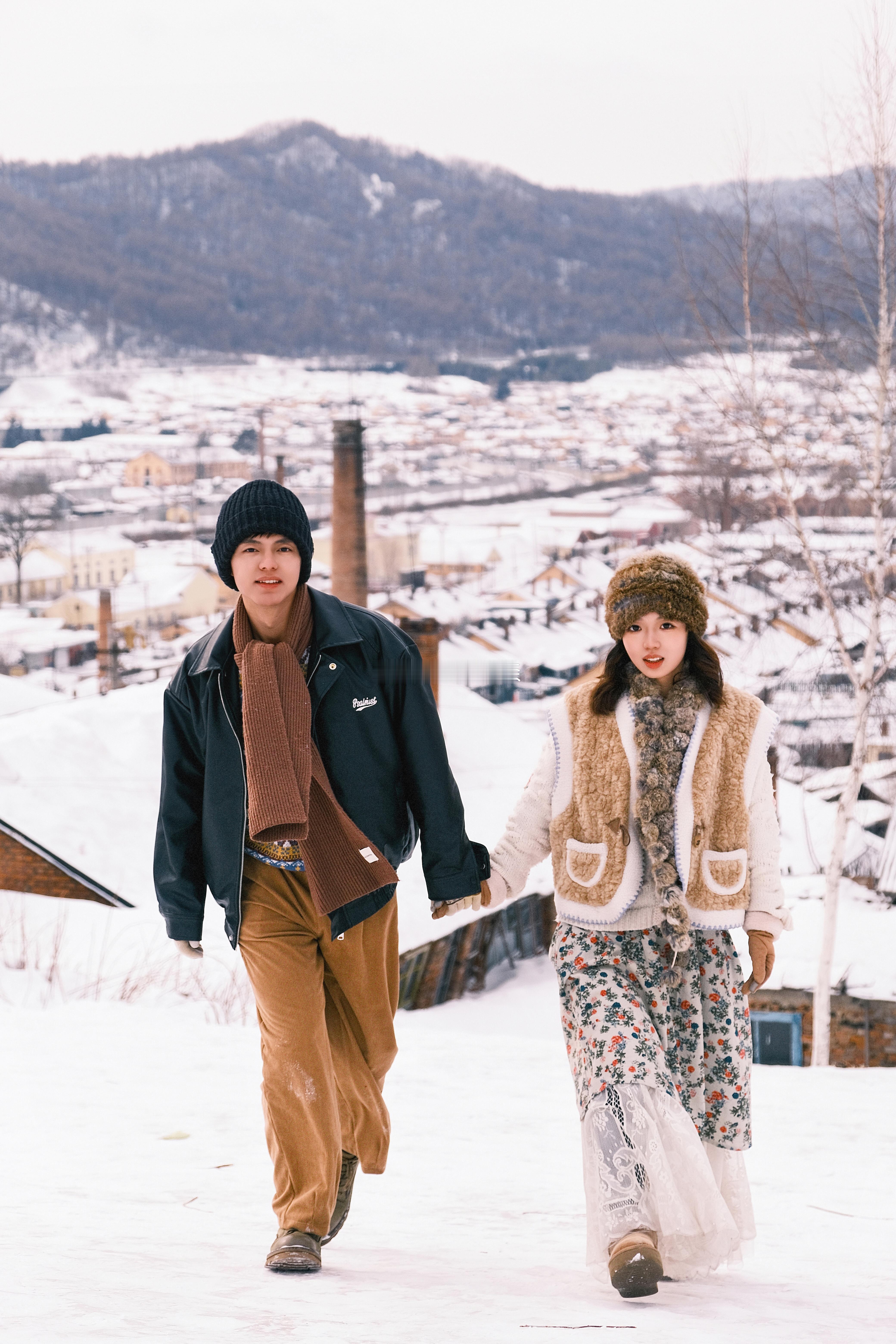 横道河子情侣照写真胶片风格#横道河子约拍##横道河子情侣照##横道河子摄影师# 