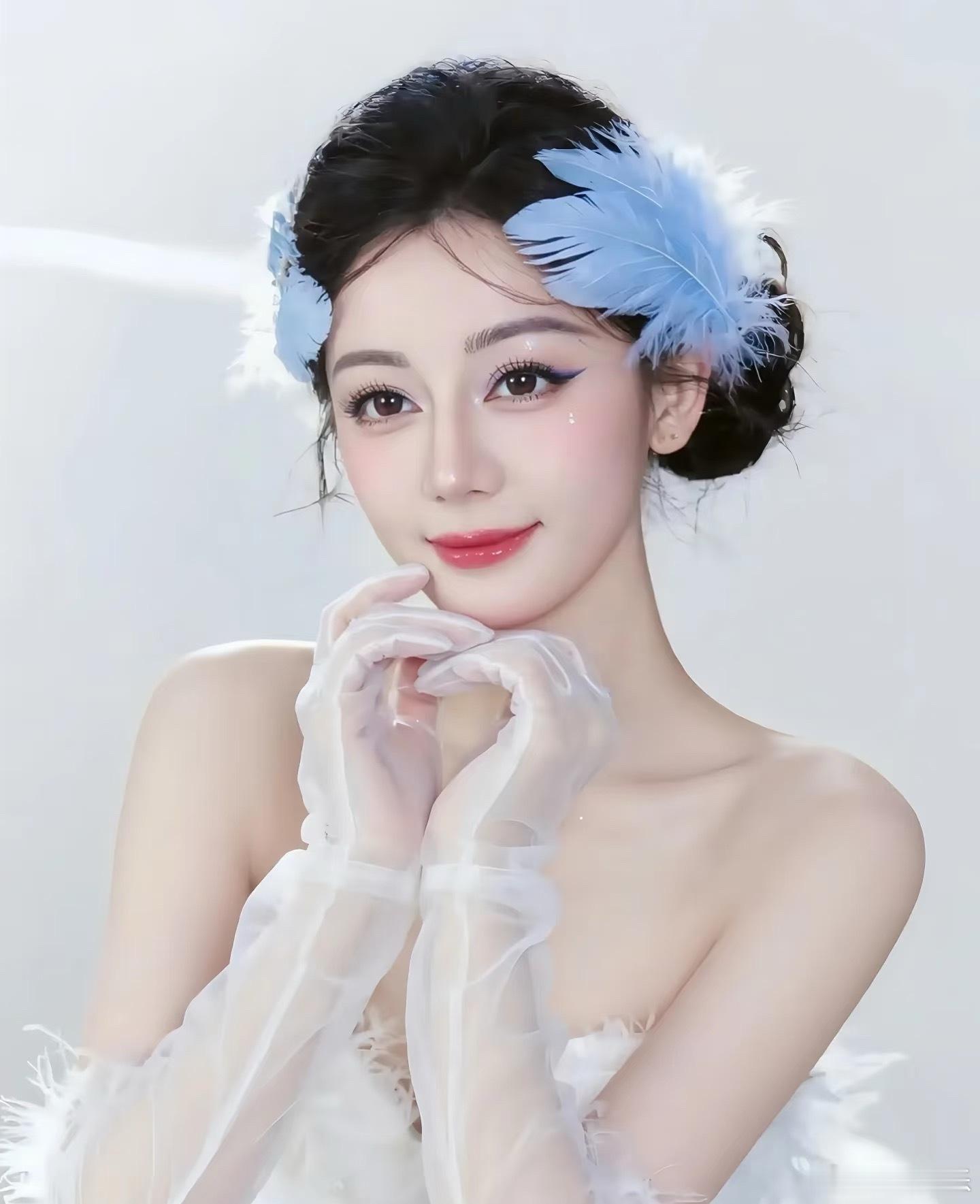 迪丽热巴在我边上做头发这届粉丝真的可以夸一夸。偶遇热巴做头发，激动得要死还能忍住