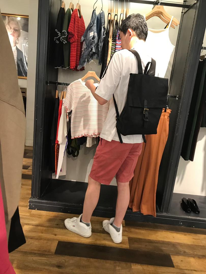 【搬运】2018年07月02日挖苦…我家ジジ又在帮我选一些我不爱的衣服了😂品味