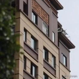 女儿家门口遇害！妈妈哭瘫：悔买这房，更悔没说别开门！
 
咱今儿个说件扎心到骨子