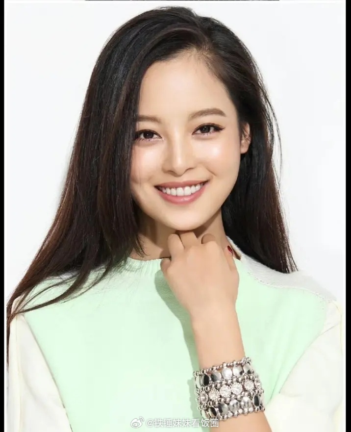 谁懂啊！辛芷蕾早年居然是清纯挂甜妹，和现在气场完全不一样，难怪素人就能被挖进圈 