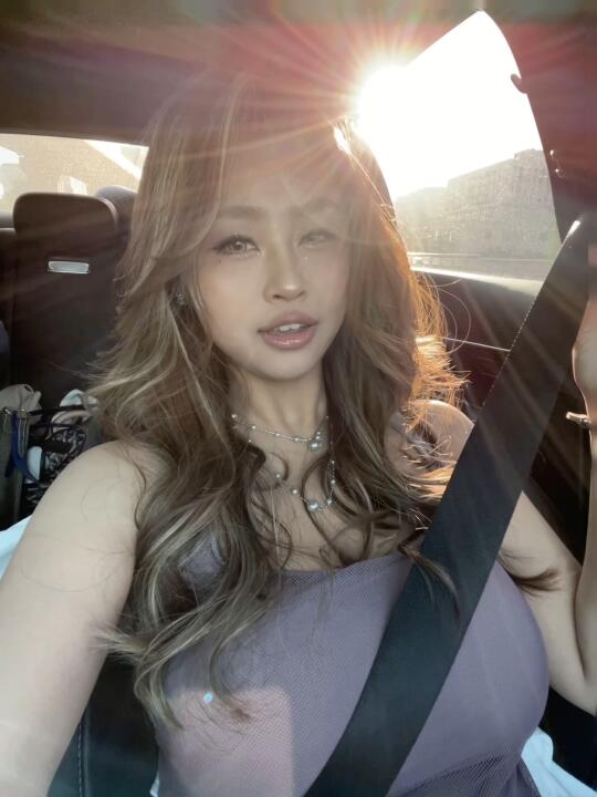 谁懂！斥巨资外面卷的头发～风一吹就图二了……