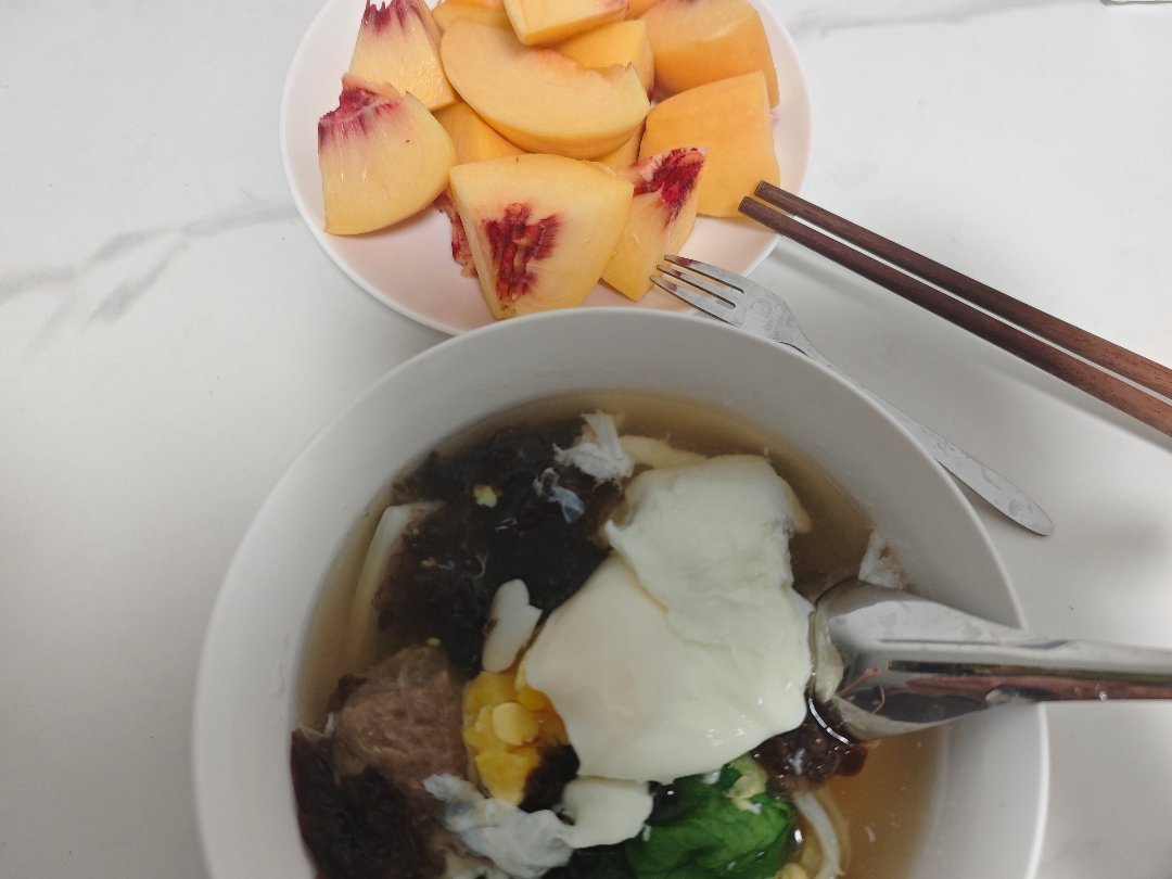 碎觉[淡淡的][淡淡的]老四已经开始抽条了 ​​​