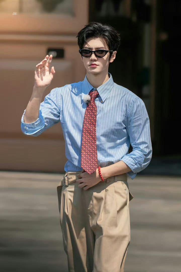 陈哲远对白鹿撒娇陈哲远对白鹿说好失态哦奔跑吧 谁能想到陈哲远会对白鹿撒娇，一句“