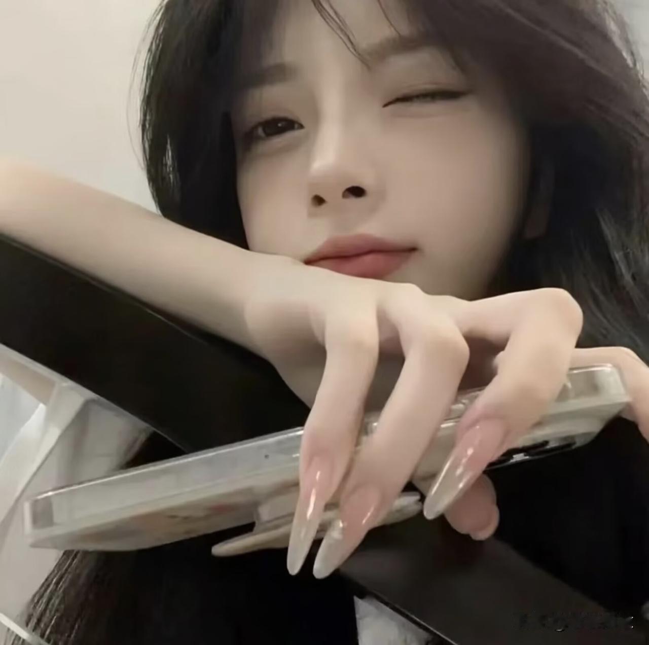 既然每个人的终点都是零
那活着的意义
大概就是来人间一趟
看看太阳
见见人心
尝