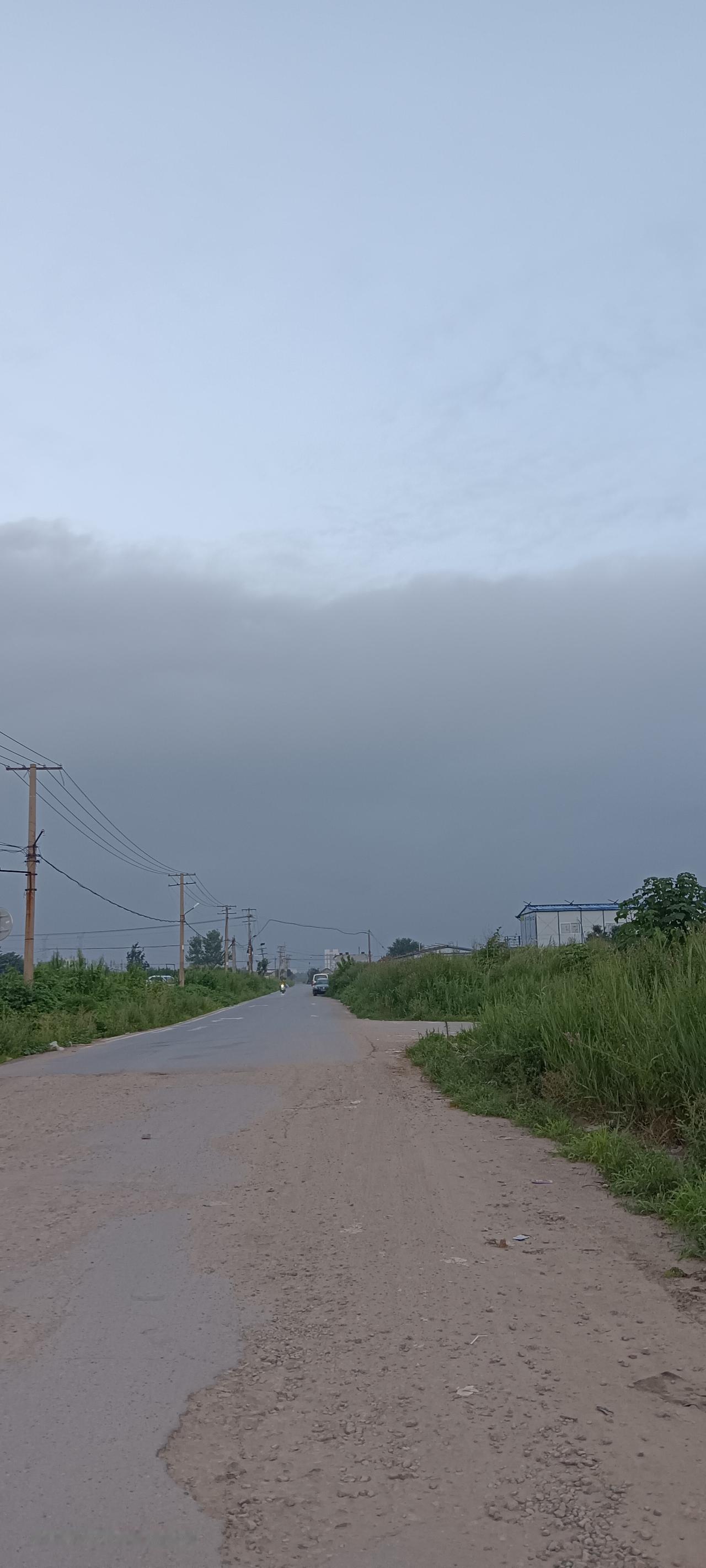 在头条上混水摸鱼，越来越像是走进了烟波浩淼的沙漠或者日暮乡关的荒野。地上没有路，