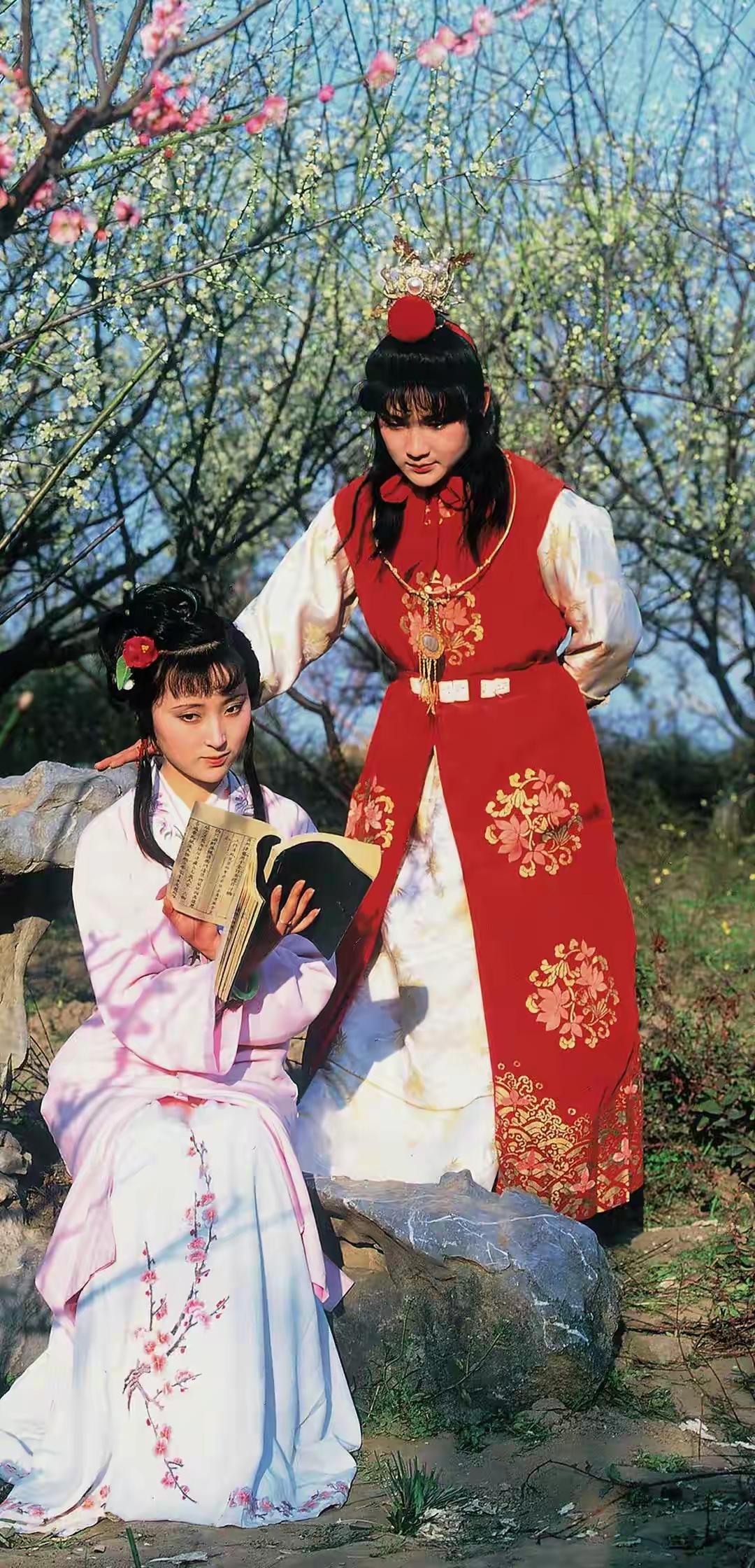 今天终于收到女乘客的投喂了……
铁西某小区门口，到了地方，打电话，女孩，说让等一