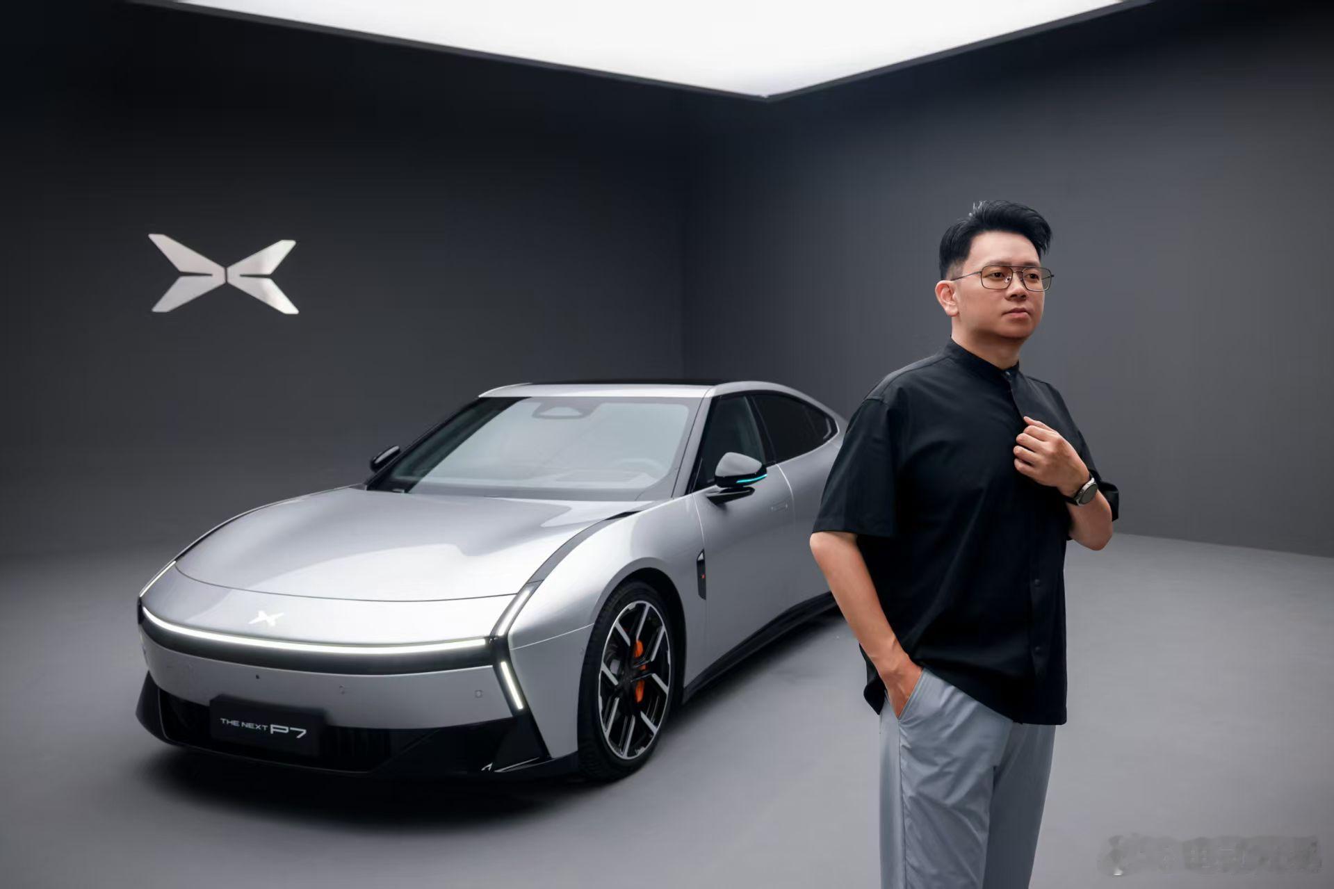 小鹏全新P7,容我先装个杯来一组大片[嘻嘻]小鹏全新P7的银色，是我心中这款车的
