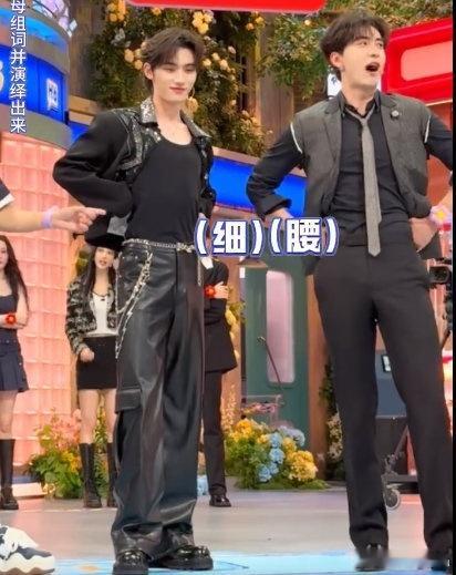 丁程鑫超绝细腰 见过刀削般的腰线吗？丁程鑫亲自演示！❄ 清冷气质与致命腰身碰撞出