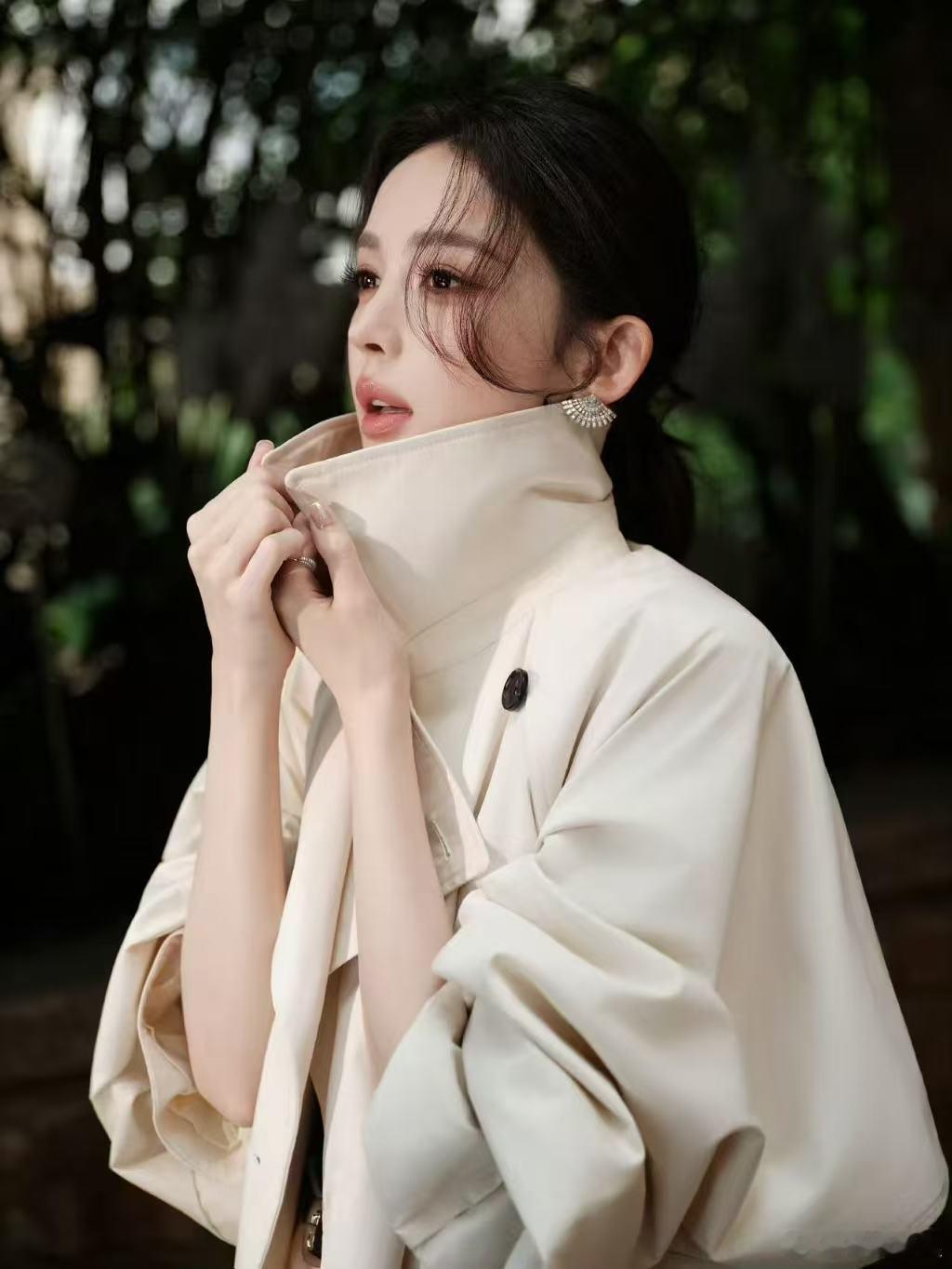 古力娜扎[超话]娜扎密室秋千特训课 看娜扎做秋千特训真的很有共鸣，面对未知关卡难