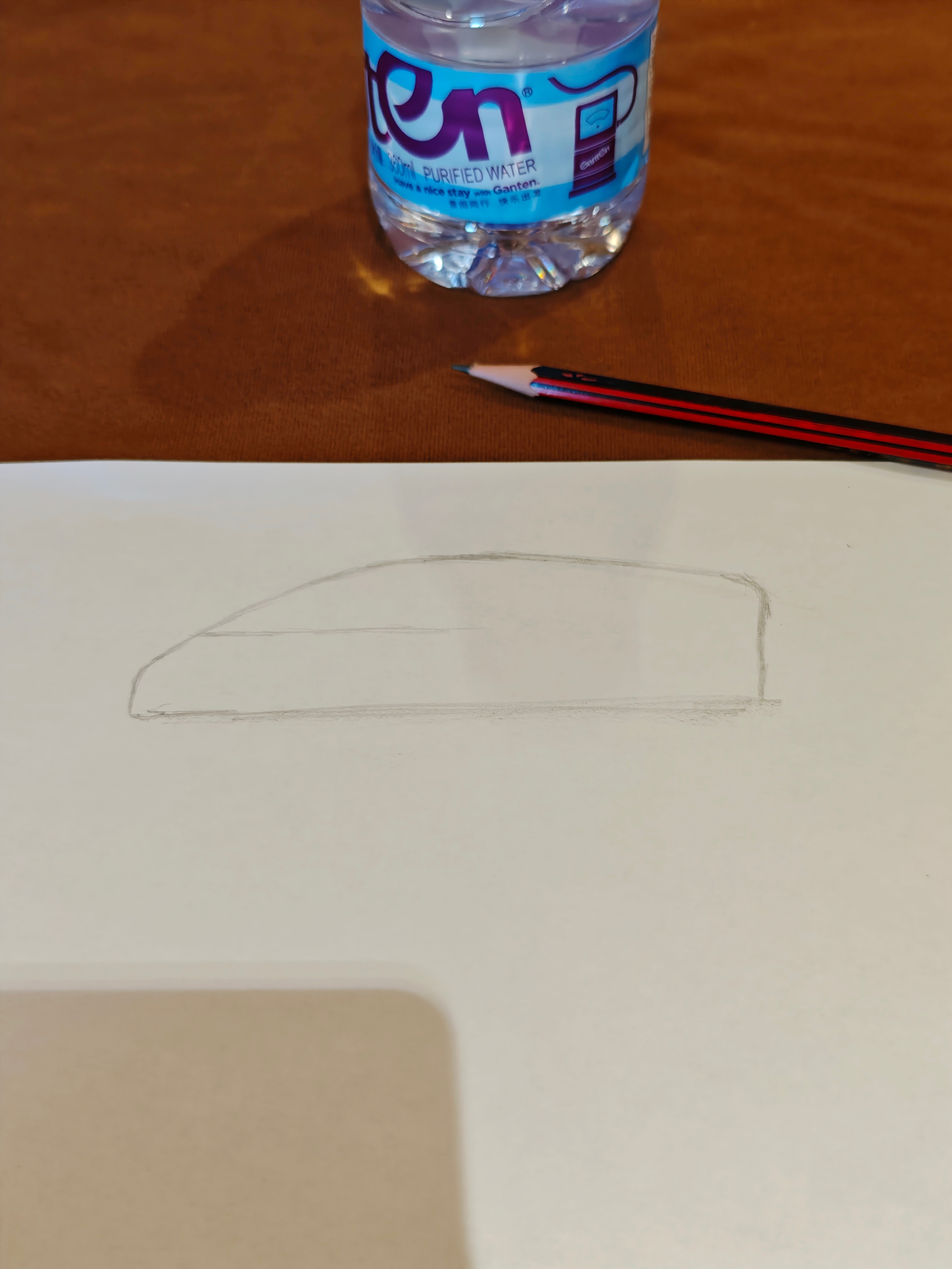 手边有铅笔，画了个MEGA的剪影第一张看着还可以，画着画着就成小学生水平了我超级