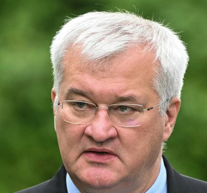 乌克兰被打瘸腿了，基辅开始要求“国际社会做出回应”。前面莫斯科已经宣布，为反击乌