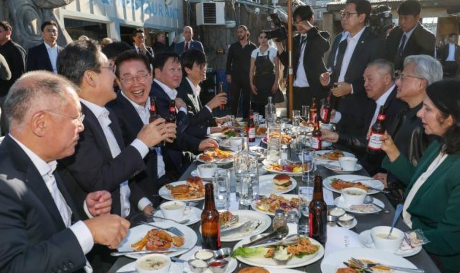 李在明与全球AI领袖晚共进晚餐，坐标：旧金山成员：微软总裁博尔卡尔、英伟达首席执