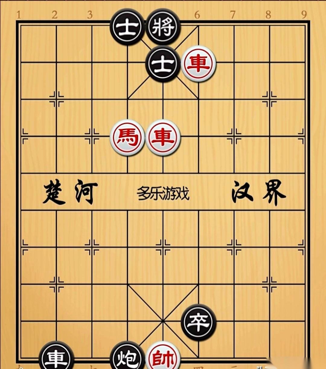 棋盘上这局叫“蜗牛套”，红棋先走，但黑棋的炮只要往后退一步，下一步就是绝杀，神仙
