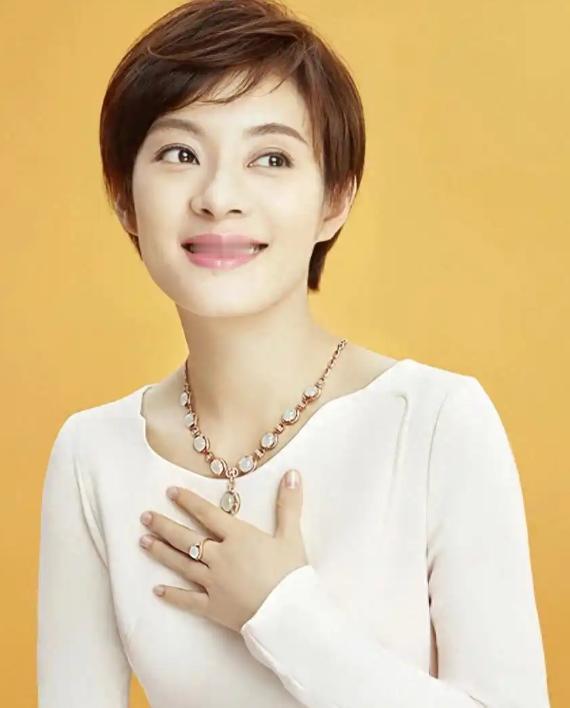 “孙俪12岁被父亲抛弃，北漂时收到匿名汇款8000元，6年后发现寄钱人竟是恨了十